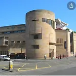 Smart 2 Bed Apartment Edinburgh City Centre Old To